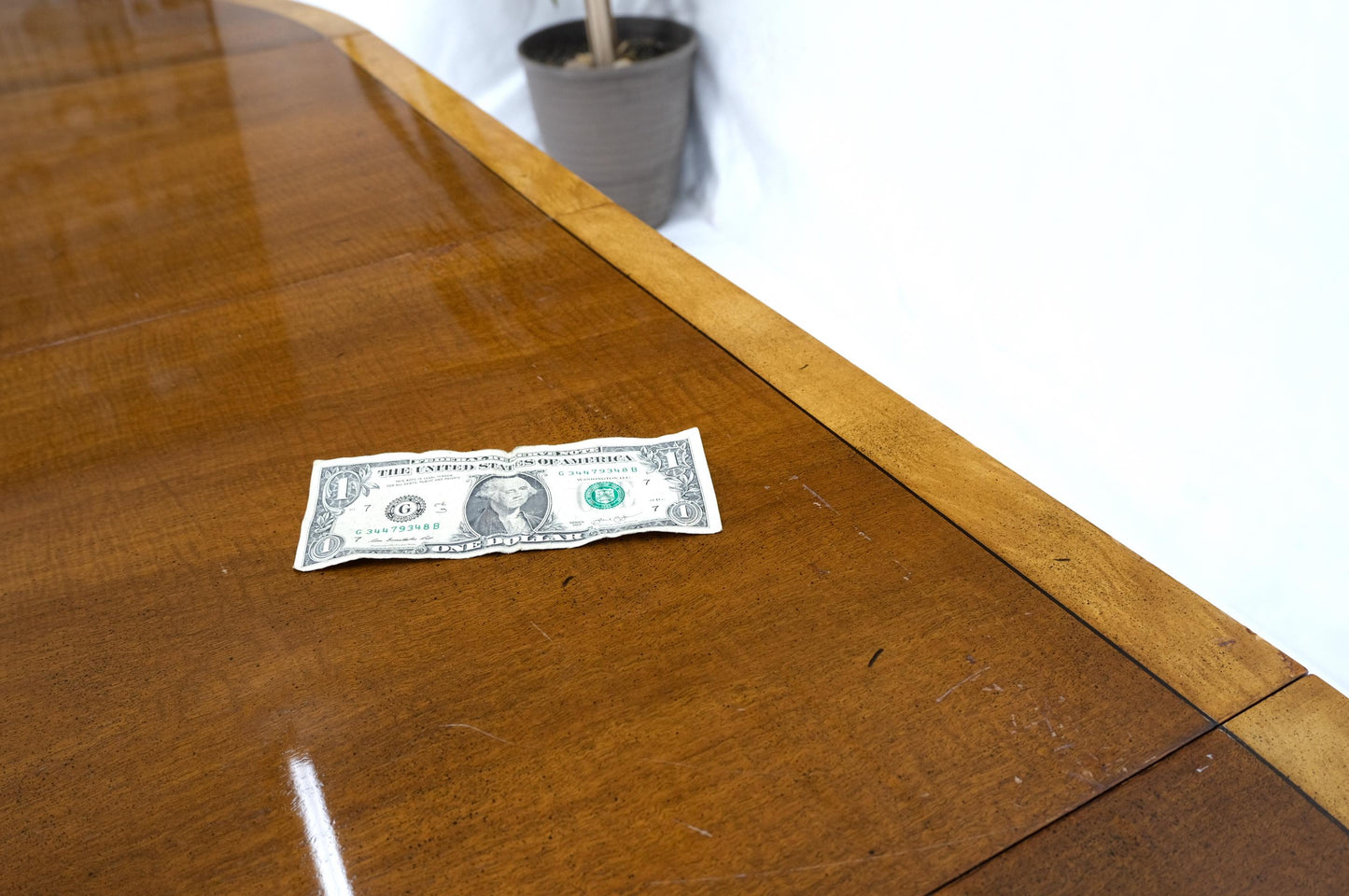 EstablishedLines Charak Lacquered Mahogany Banded Round Dining Table w/ 2 Leaves Inlaid Legs Mint