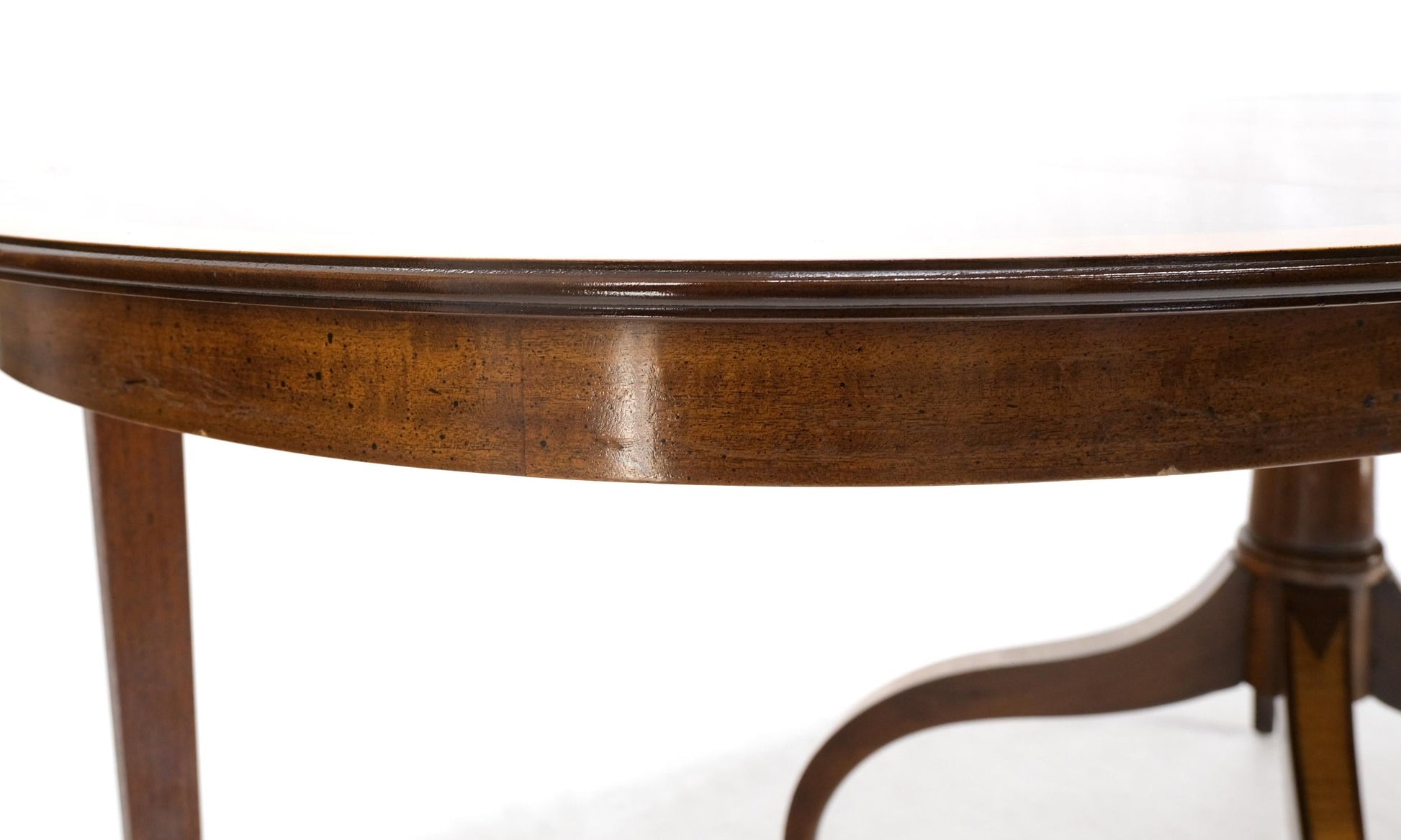 EstablishedLines Charak Lacquered Mahogany Banded Round Dining Table w/ 2 Leaves Inlaid Legs Mint