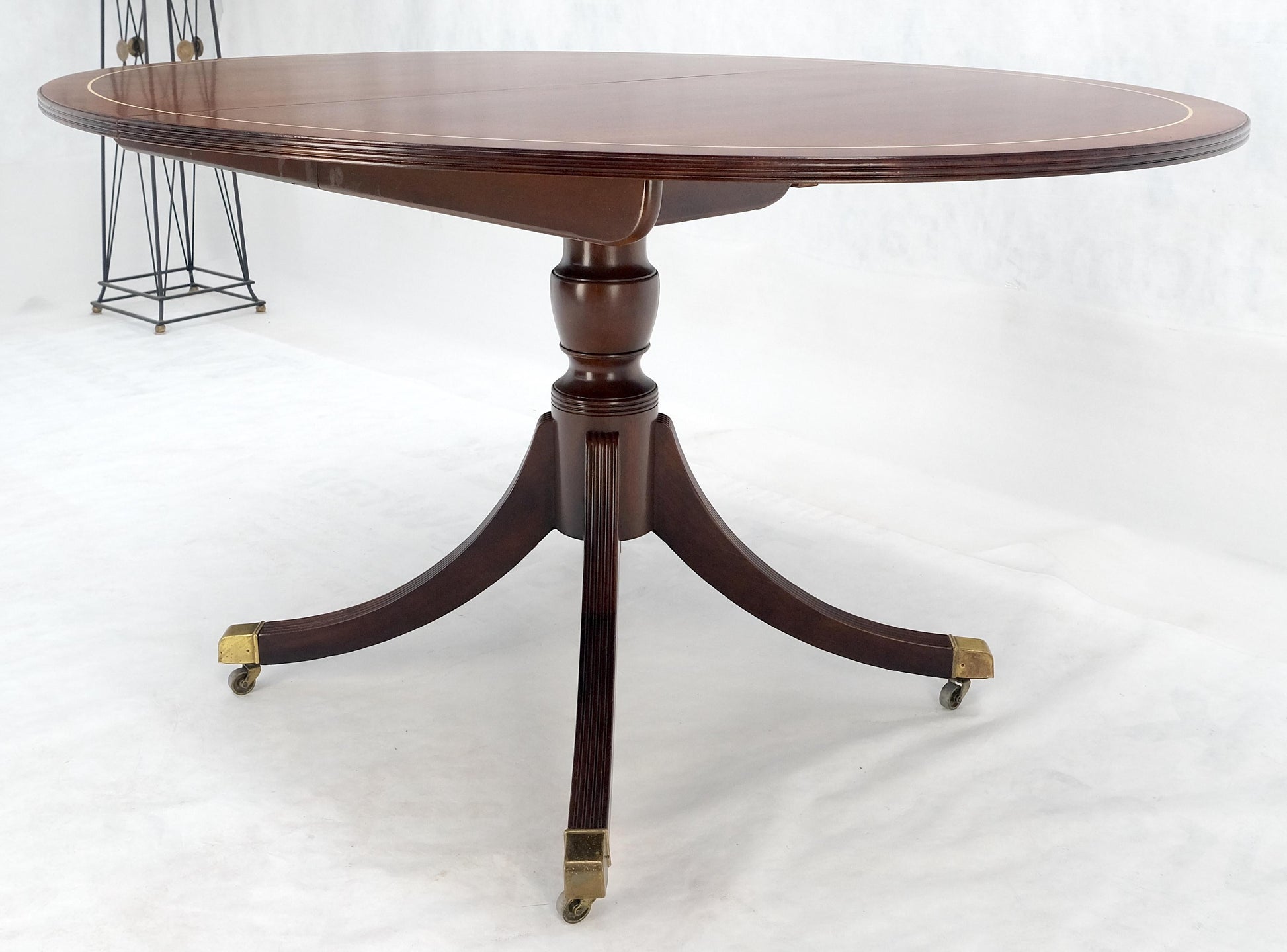 EstablishedLines Baker Banded Oval Round Single Pedestal Mahogany Dining Table 2x20" Leaves MINT!