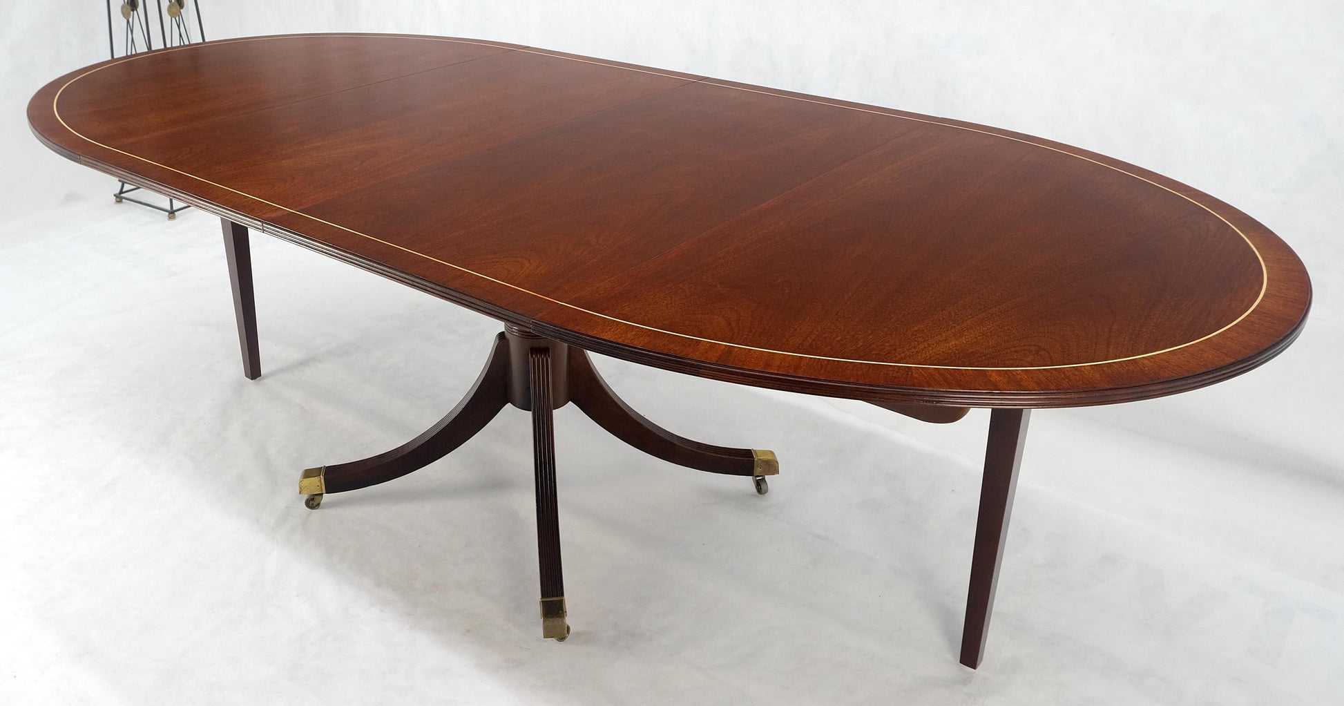 EstablishedLines Baker Banded Oval Round Single Pedestal Mahogany Dining Table 2x20" Leaves MINT!