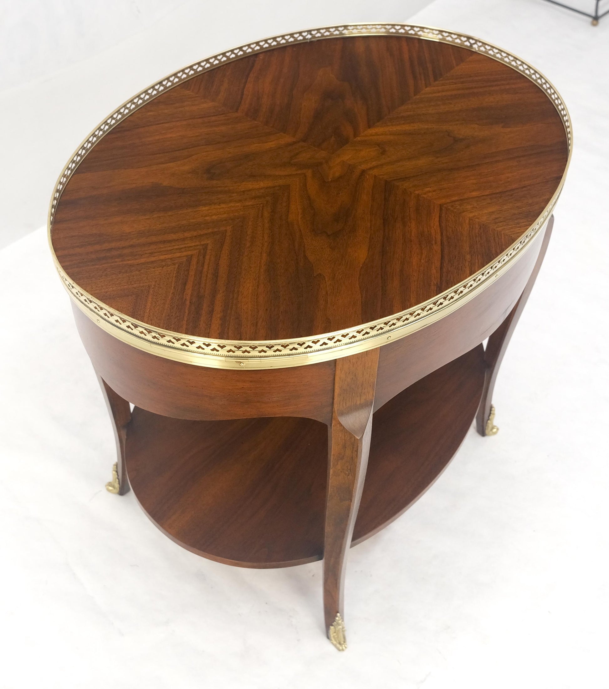 EstablishedLines Baker Brass Gallery & Feet Oval Top Two Tier Side End Lamp Table Stand MINT