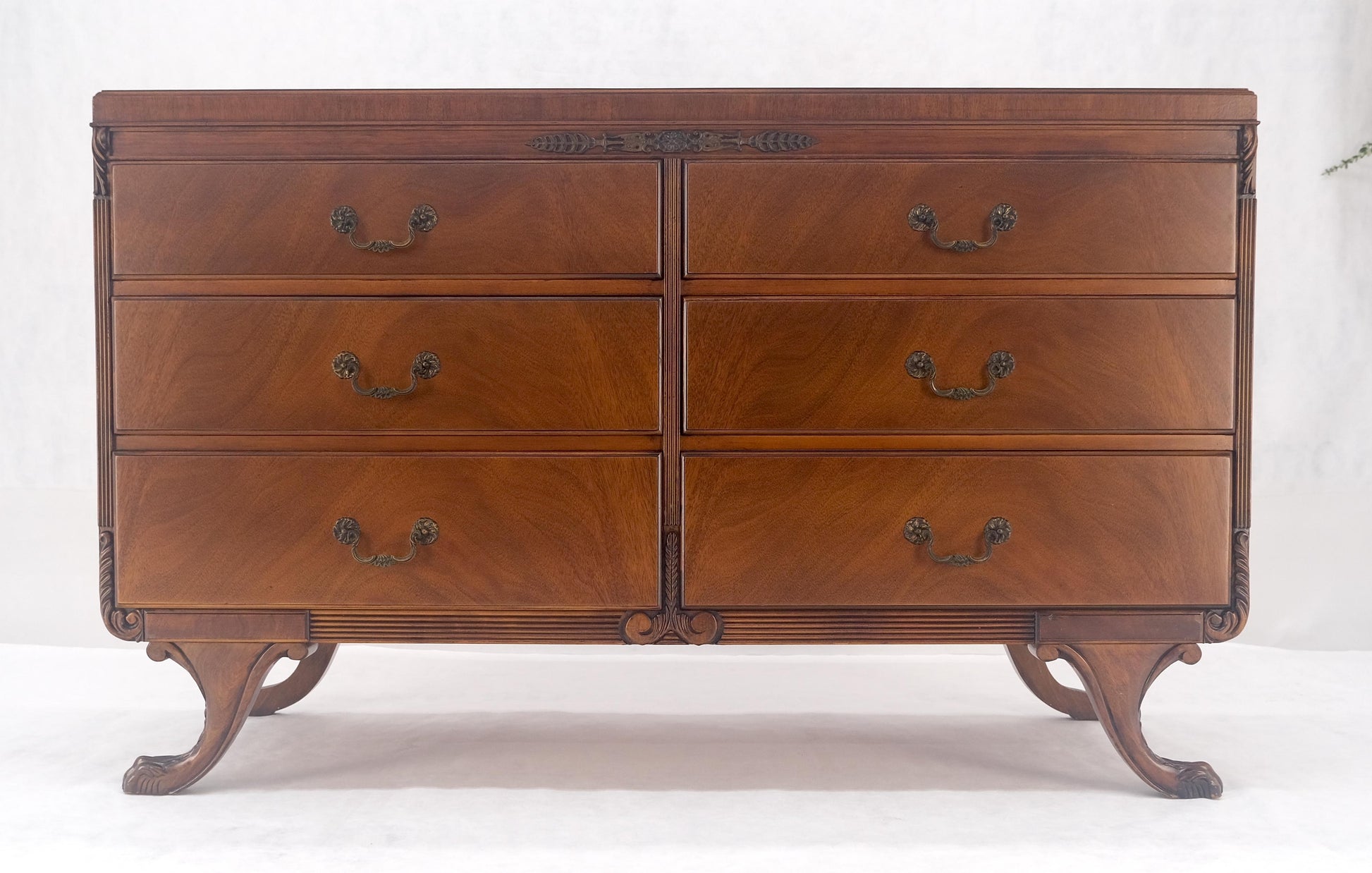 EstablishedLines Duncan Phyve Mahogany 6 Drawers Splayed Carved Legs 6 Drawers Dresser MINT