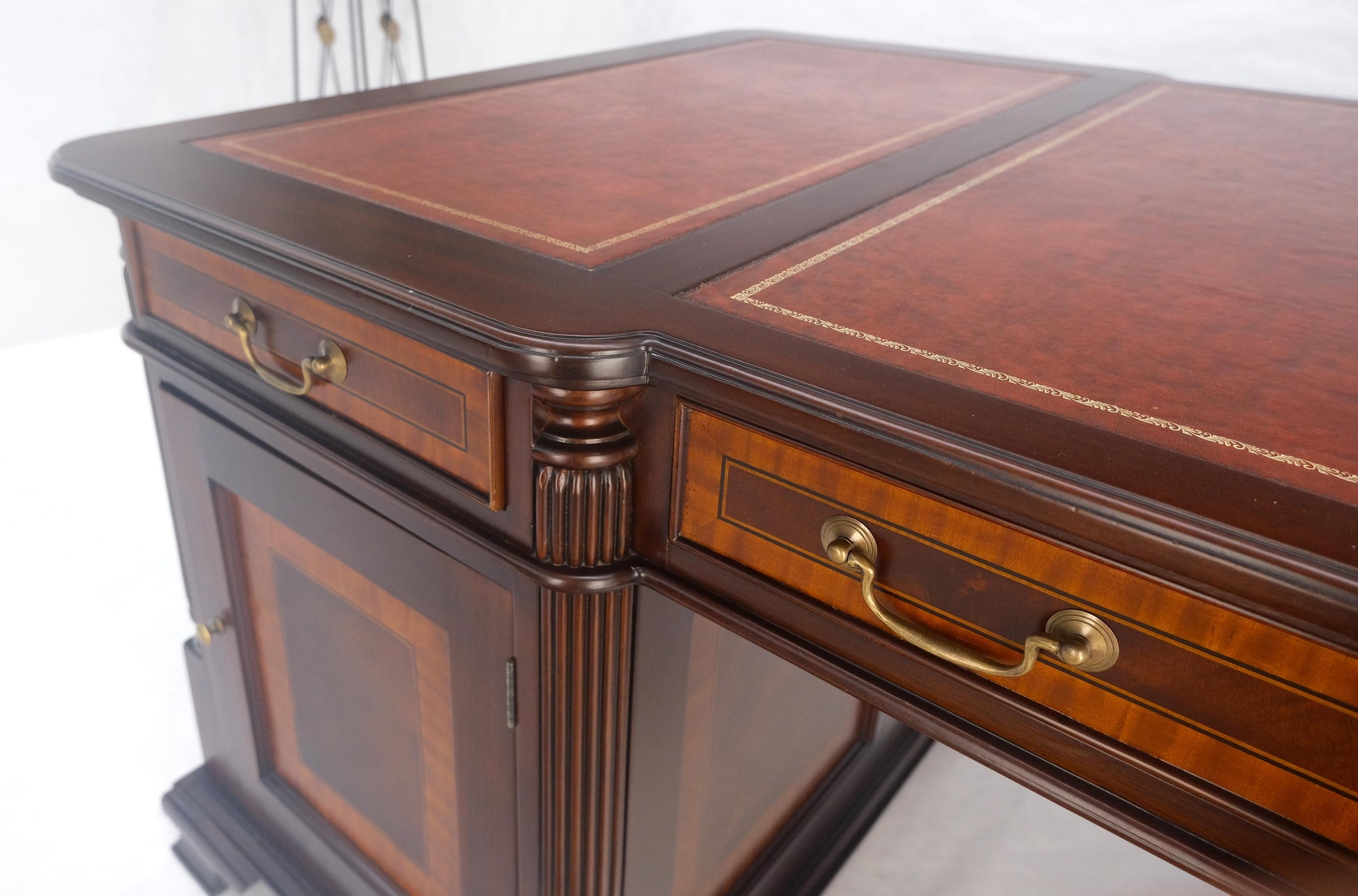 EstablishedLines Large Double Pedestal Embossed Leather Top Mahogany Partners Desk MINT