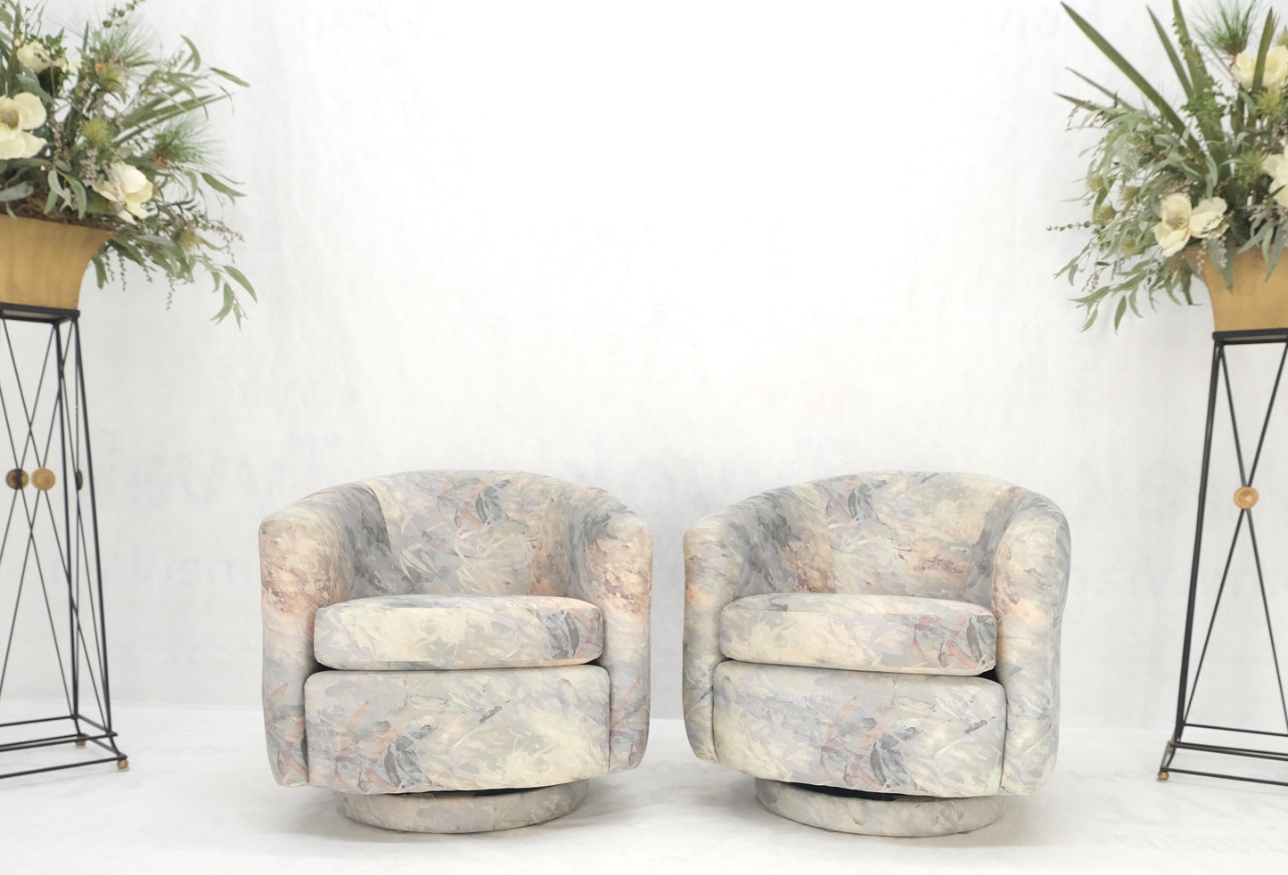 Pair Mid-Century Modern Milo Baughman Thayer Cogging Swivel Barrel Lounge Chairs