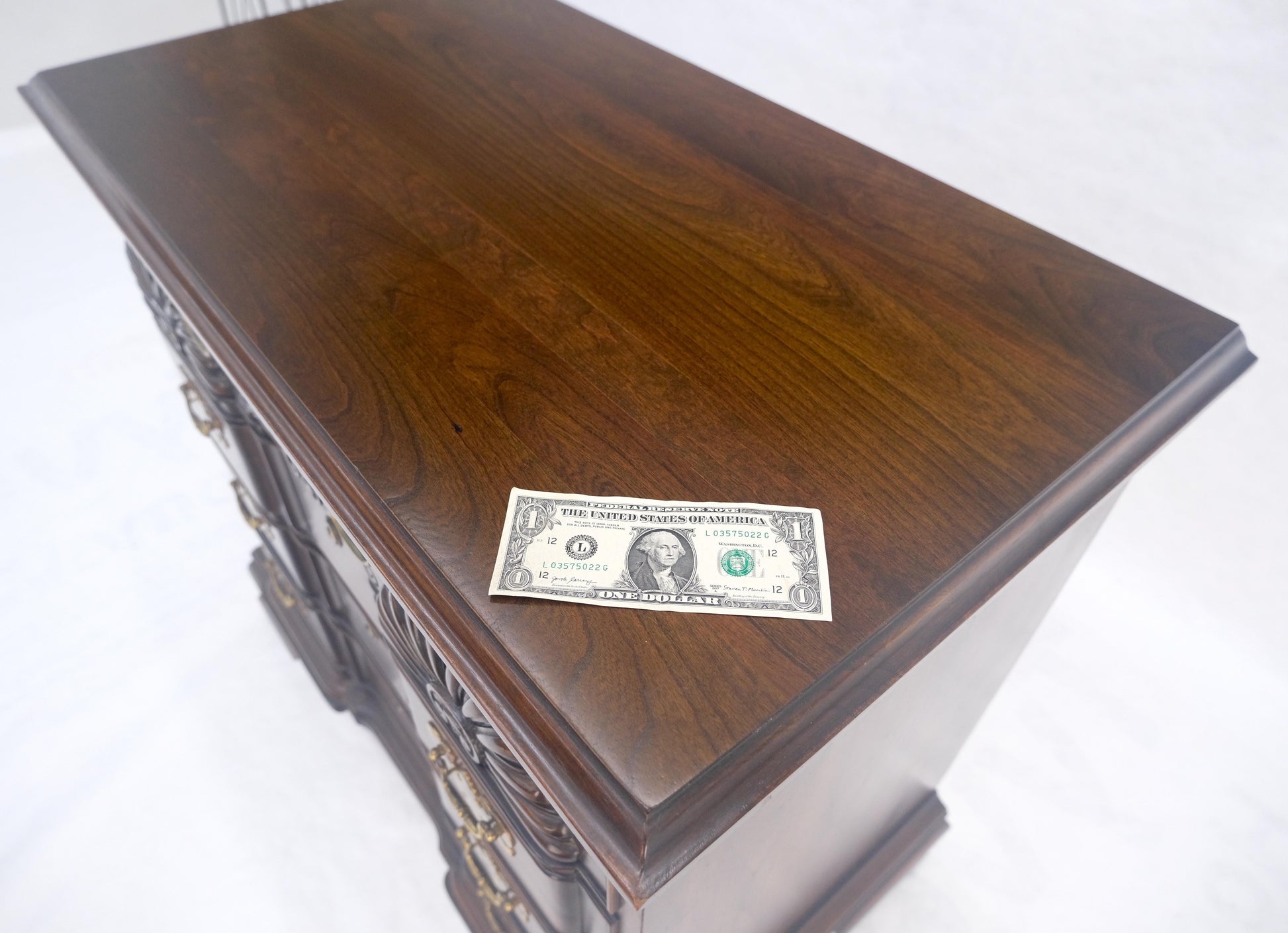 EstablishedLines Fine Block Front Scallop Carving 4 Drawers Bachelor Chest Dresser MINT