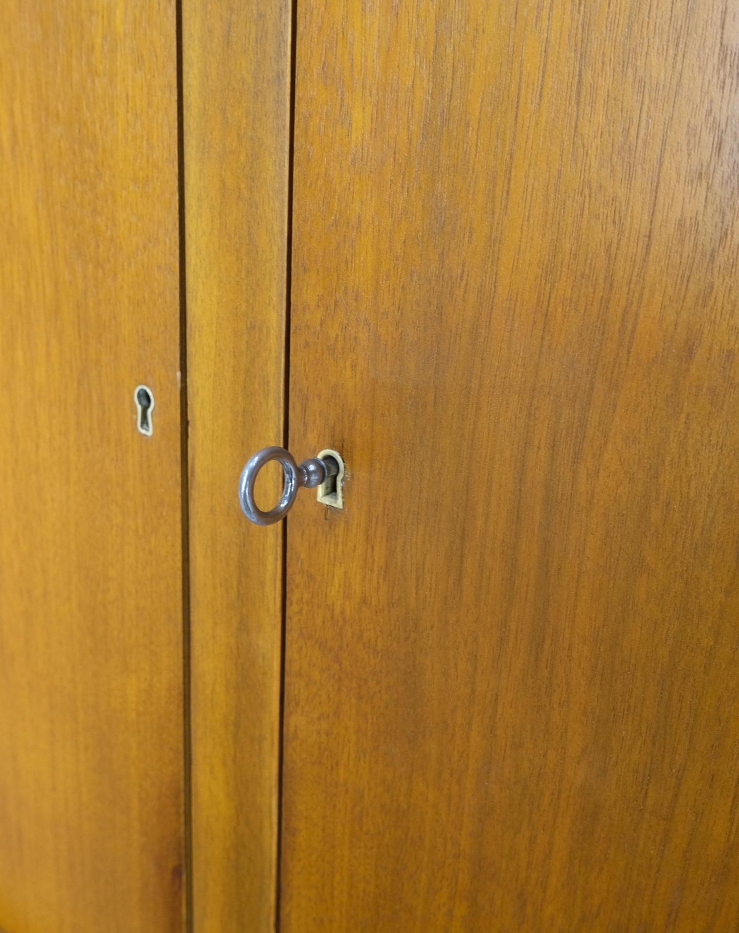 EstablishedLines Gibbings Widdicomb 3 Doors Compartment Long Credenza Dresser Tapered Legs Mint