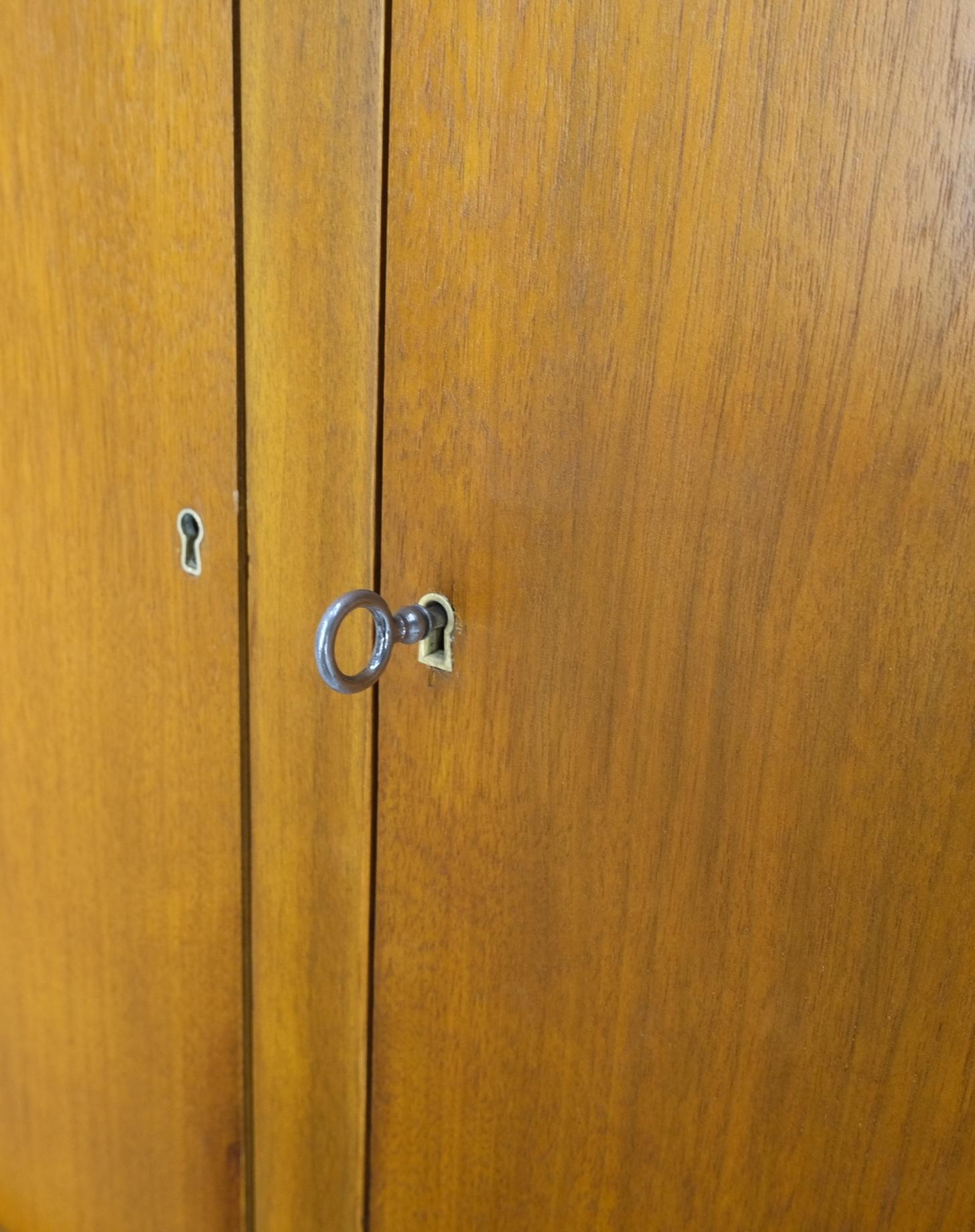 EstablishedLines Gibbings Widdicomb 3 Doors Compartment Long Credenza Dresser Tapered Legs Mint