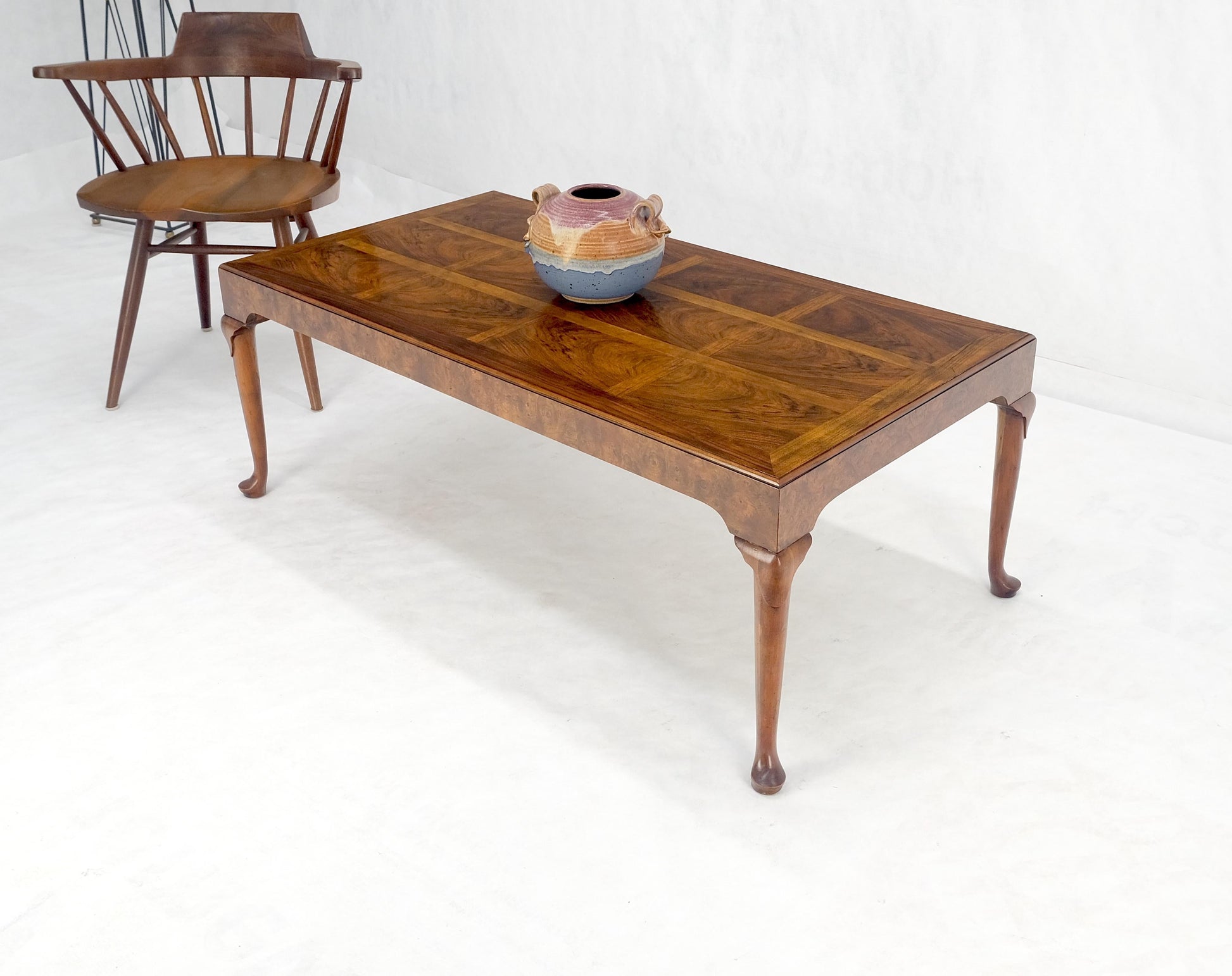 EstablishedLines Baker Vivid Pattern Walnut Top Burl Queen An Style Caved Legs Coffee Table MINT!