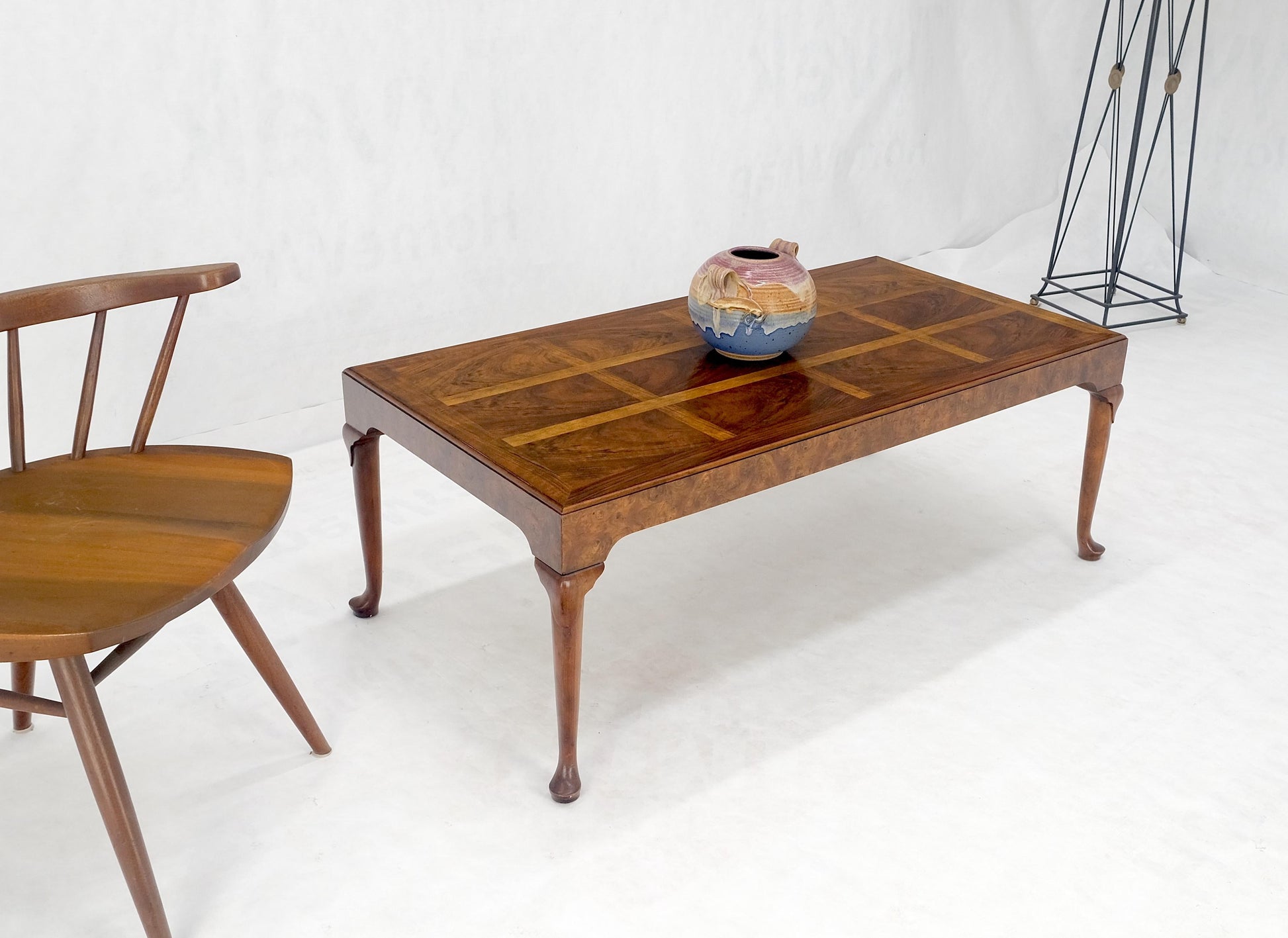 EstablishedLines Baker Vivid Pattern Walnut Top Burl Queen An Style Caved Legs Coffee Table MINT!