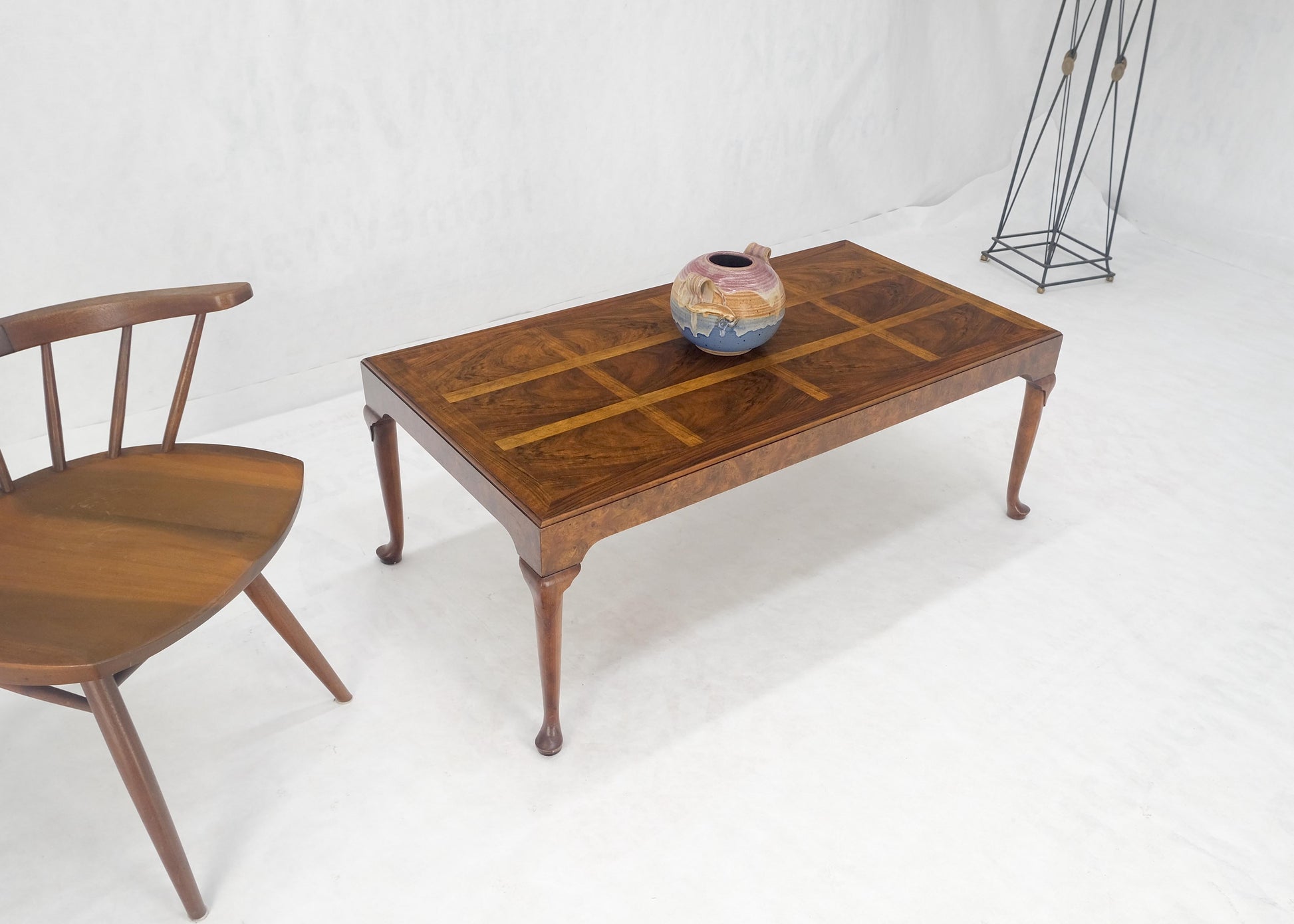 EstablishedLines Baker Vivid Pattern Walnut Top Burl Queen An Style Caved Legs Coffee Table MINT!