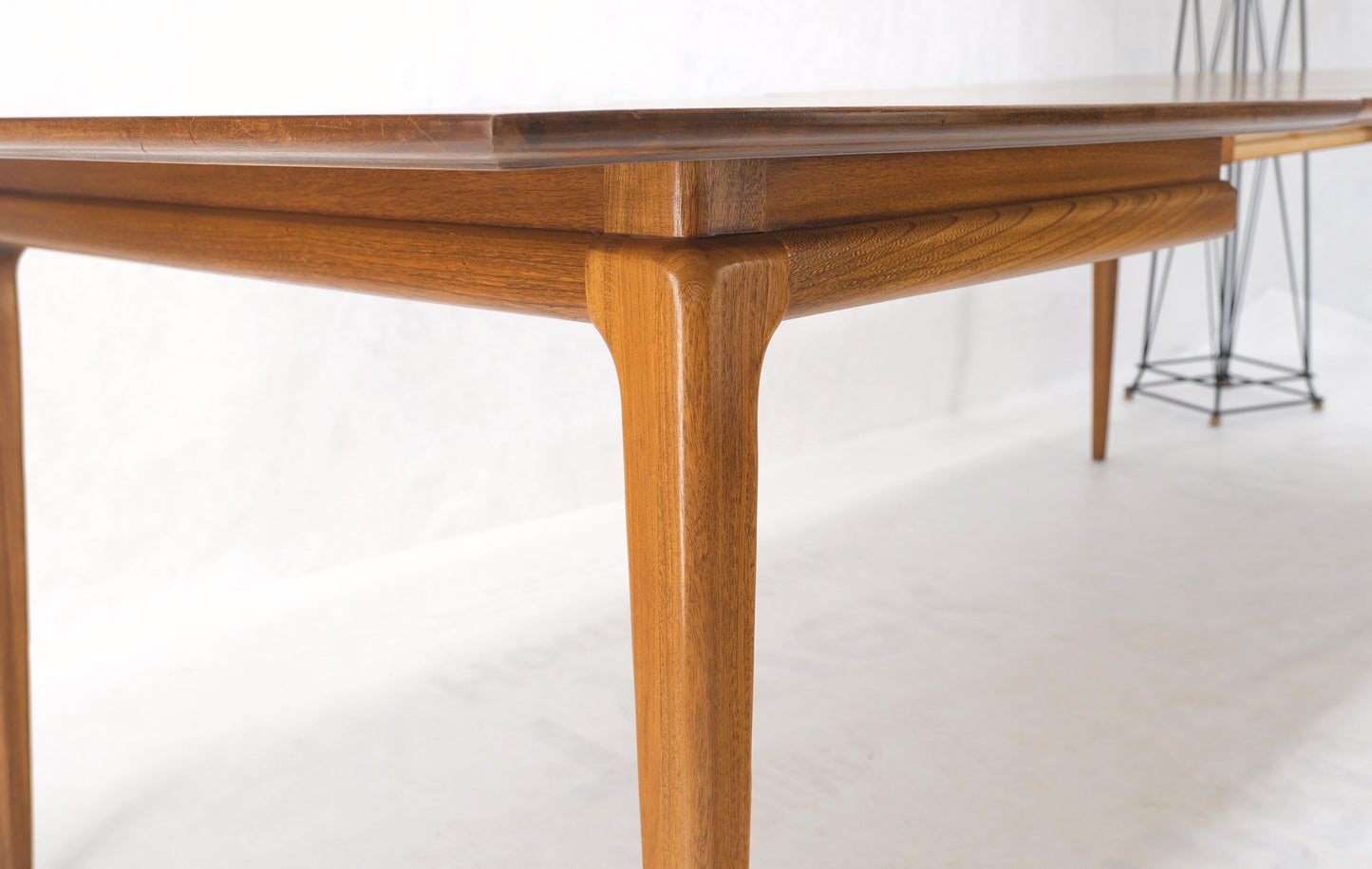 Light Walnut American Mid-Century Modern Boat Shape Dining Table 3 Leaves Mint!