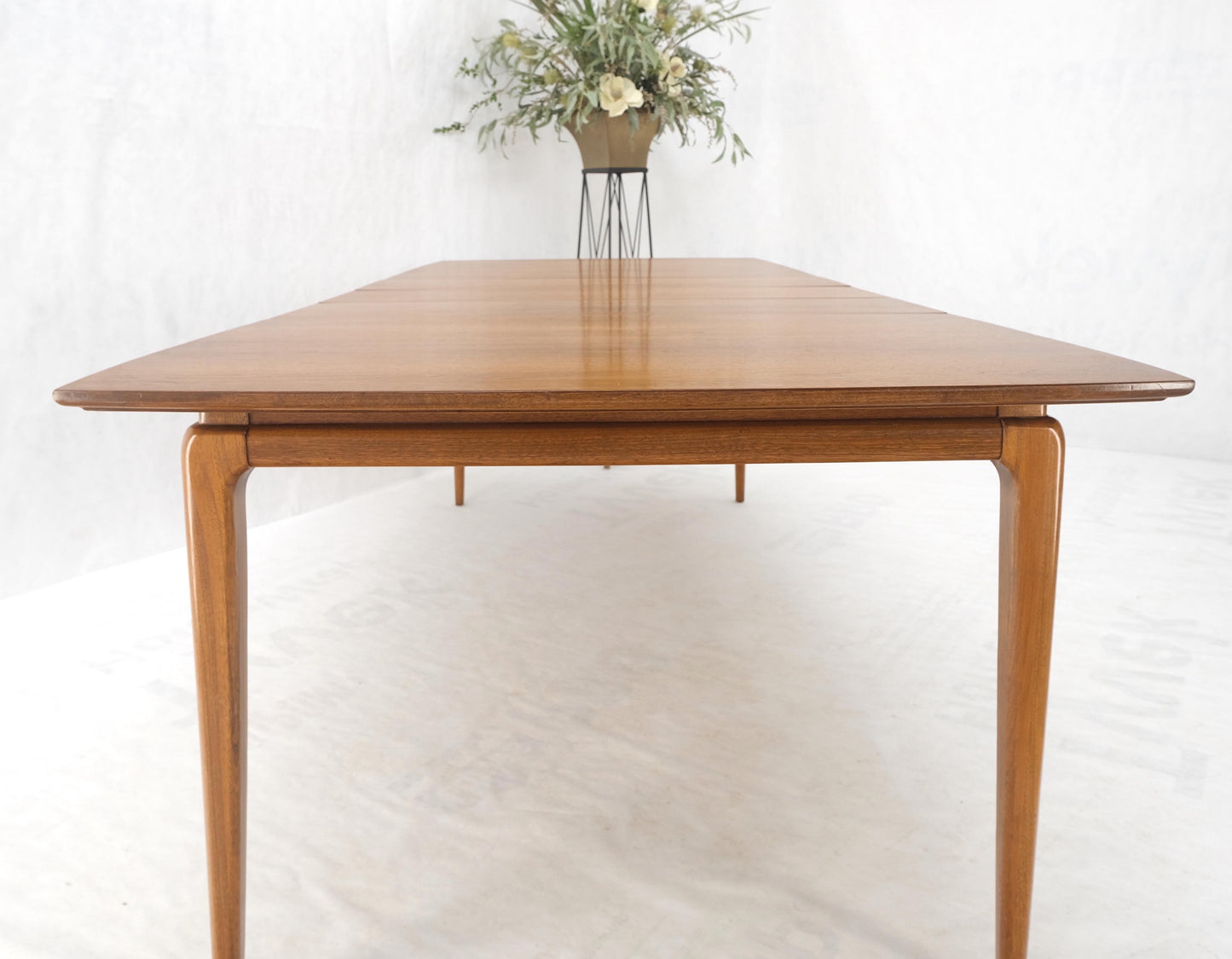 Light Walnut American Mid-Century Modern Boat Shape Dining Table 3 Leaves Mint!