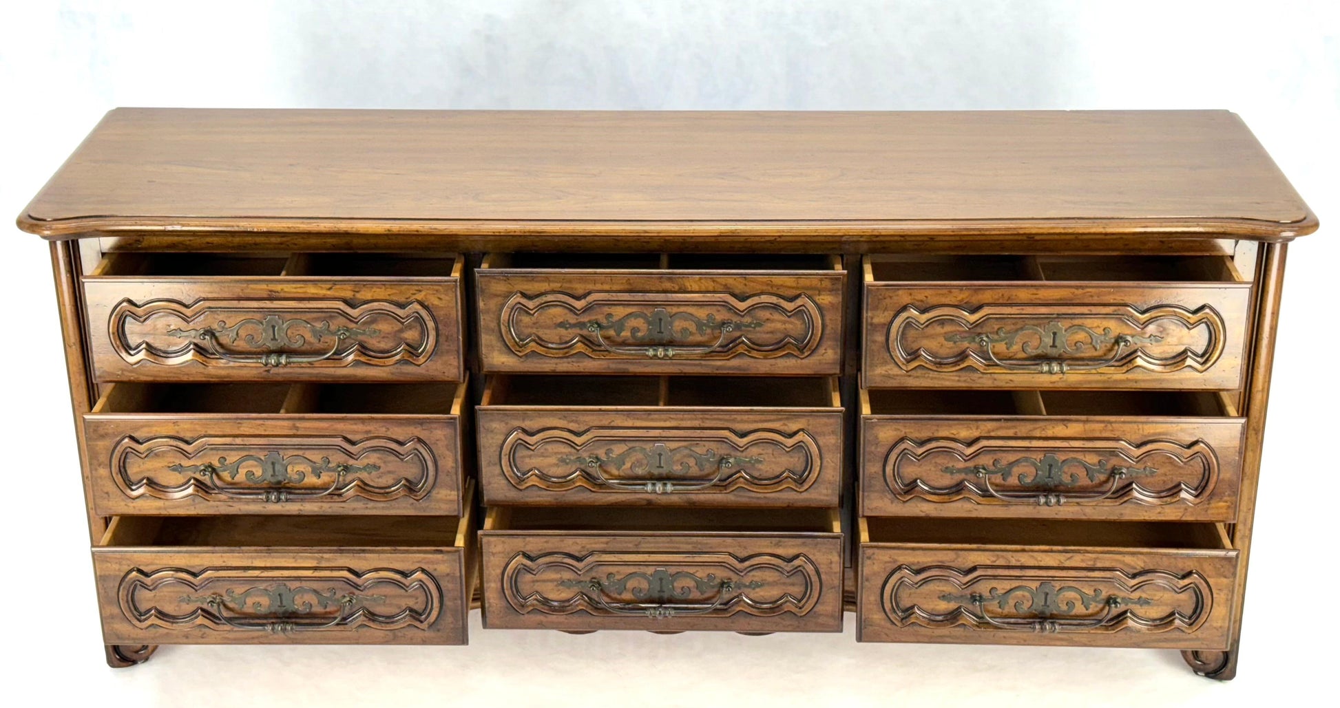 EstablishedLines Henredon Carved Chestnut Drawer Fronts Large Heavy Brass Drop Pulls Dresser MINT