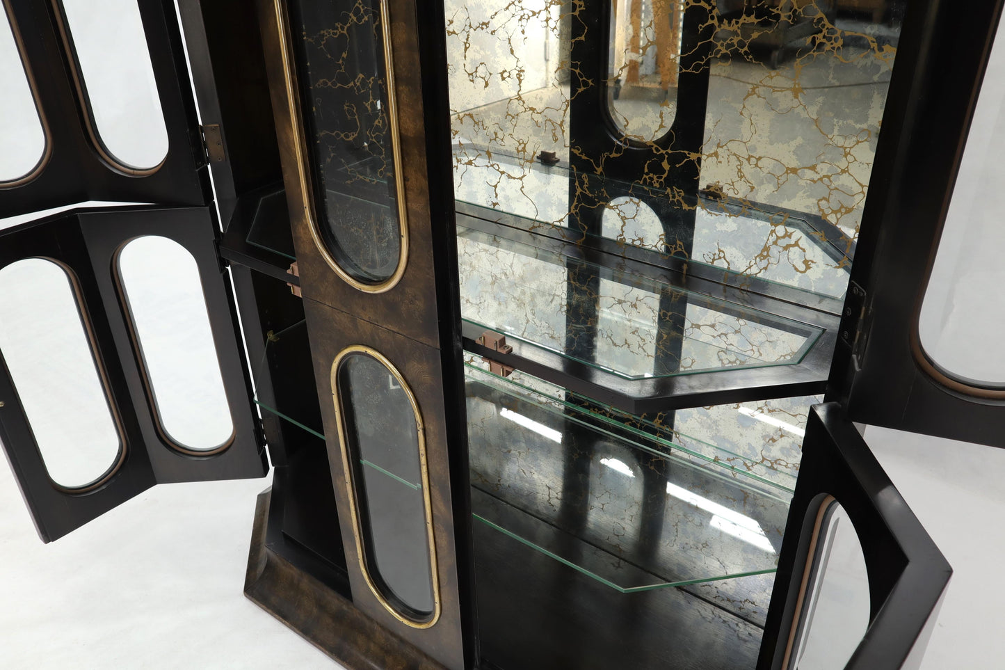 Mastercraft Burl Wood and Glass Curio Display Cabinet Vitrine Étagère Breakfront