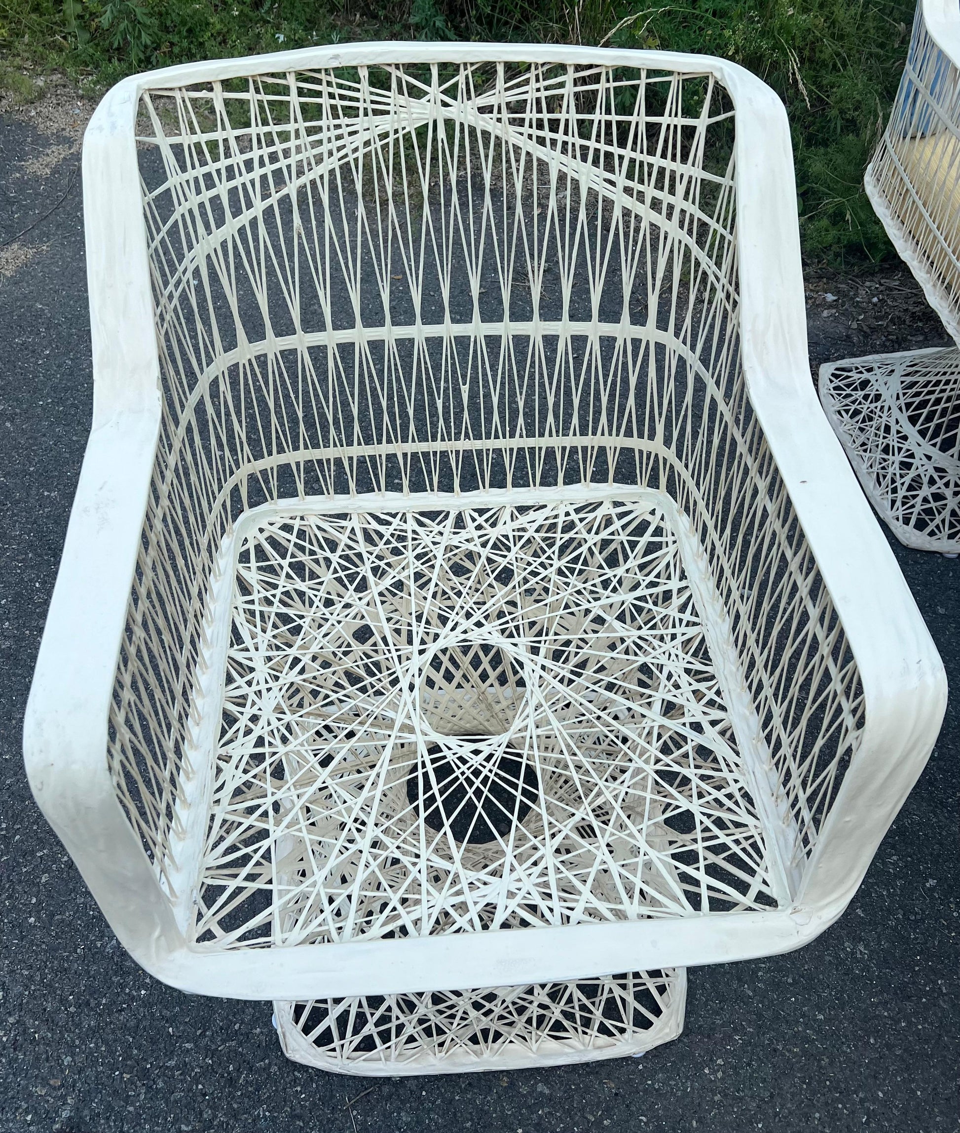 EstablishedLines Spun Fiberglass 5 Pieces Round Dining Table 4 Chair Russel Woodard Outdoor Set