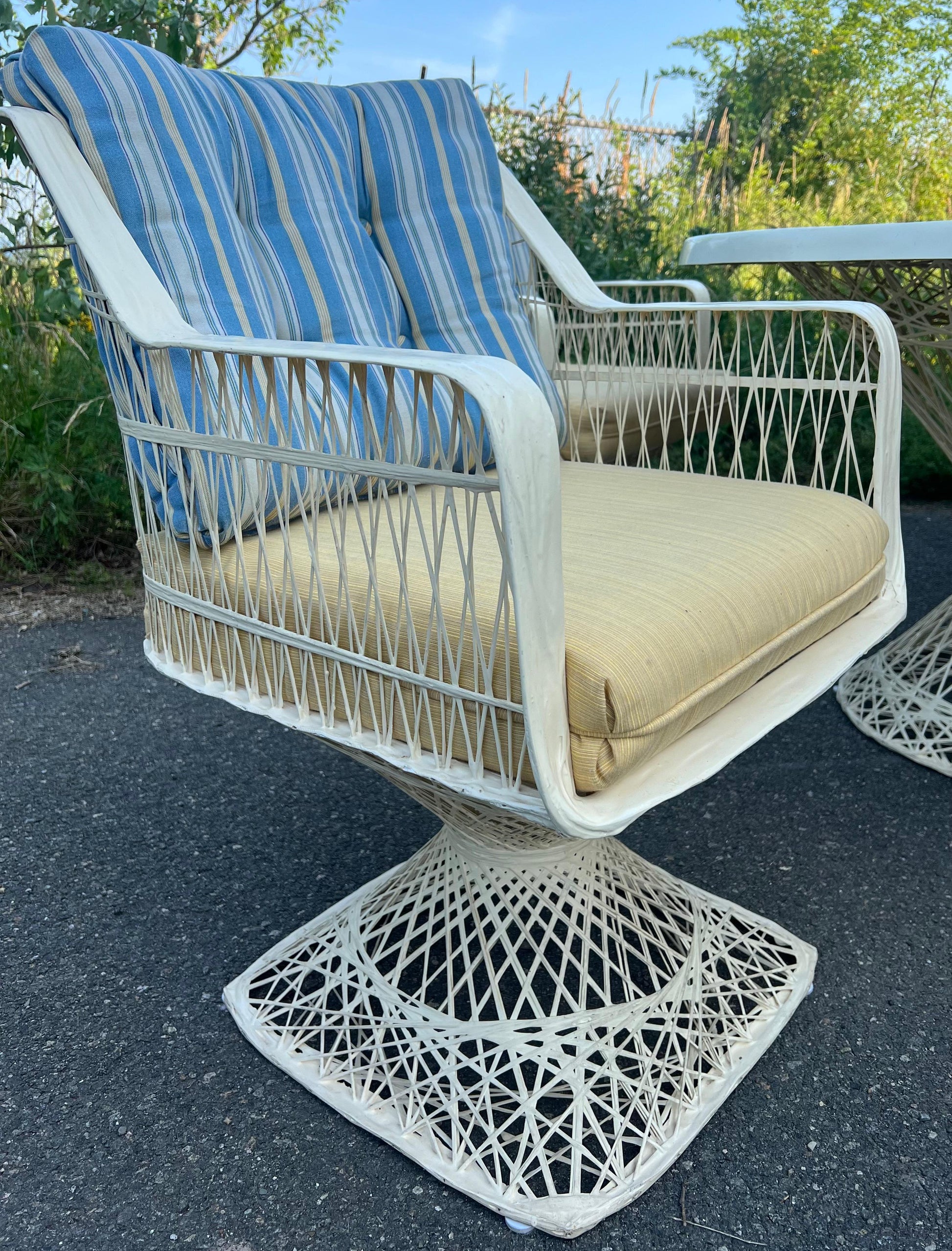 EstablishedLines Spun Fiberglass 5 Pieces Round Dining Table 4 Chair Russel Woodard Outdoor Set