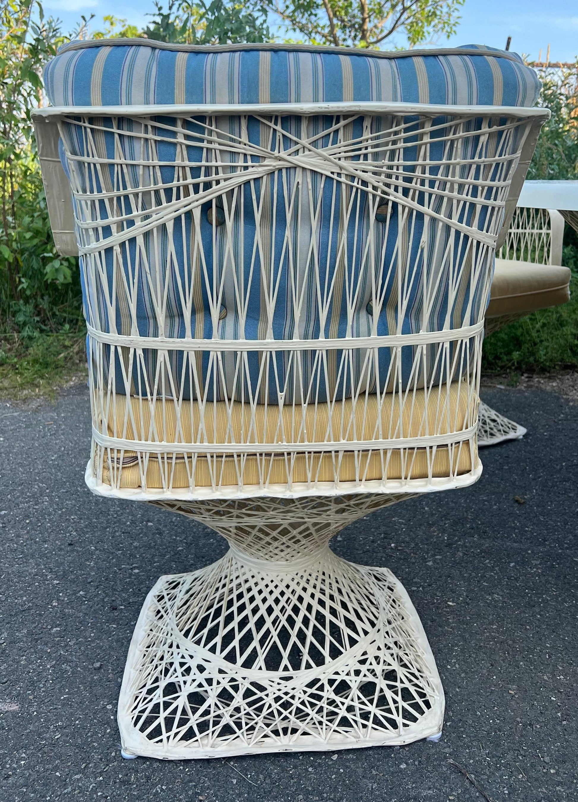 EstablishedLines Spun Fiberglass 5 Pieces Round Dining Table 4 Chair Russel Woodard Outdoor Set