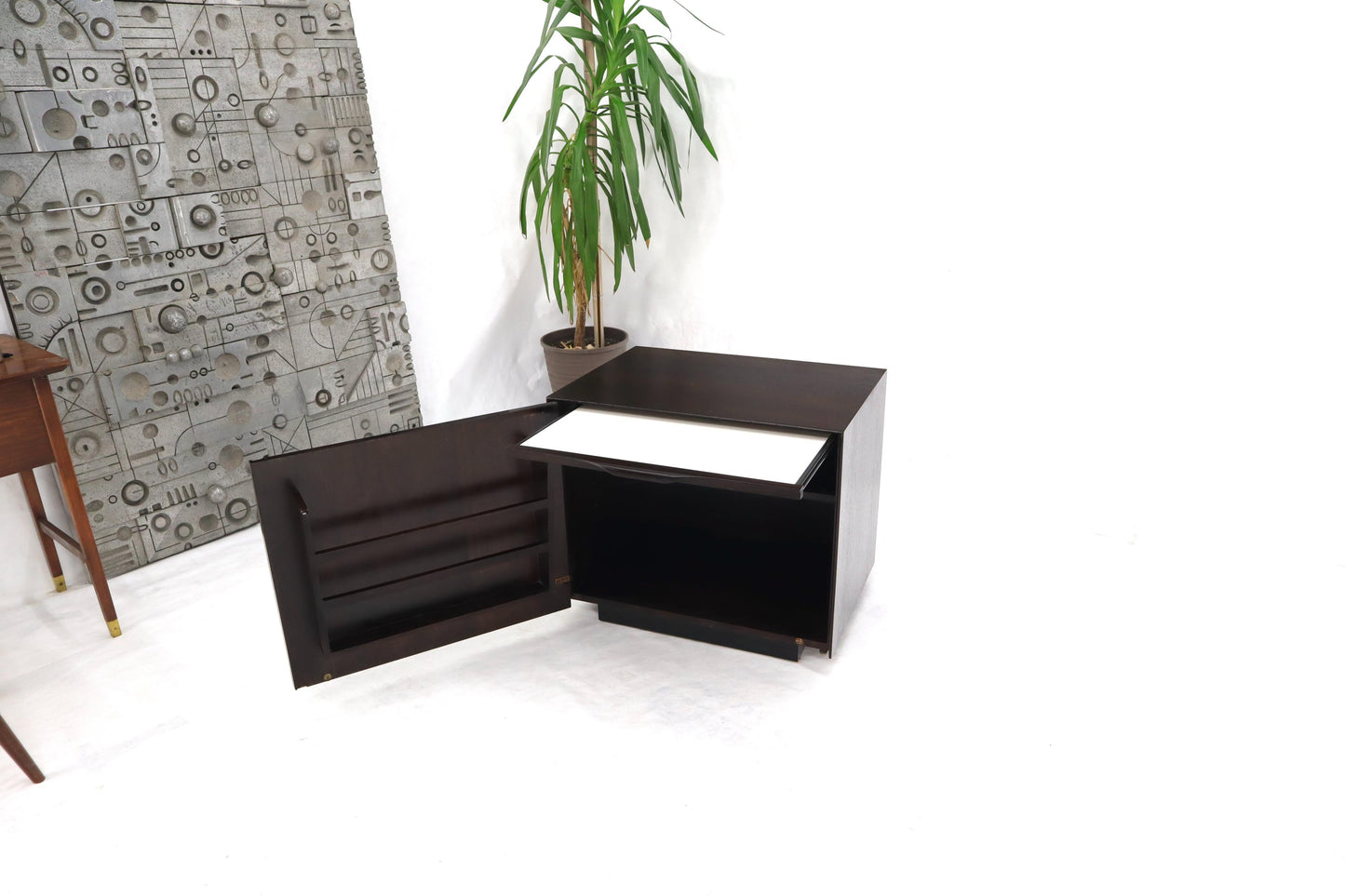 EstablishedLines Mid-Century Modern Cube Shape Compact Liquor Cabinet End Table Espresso Finish