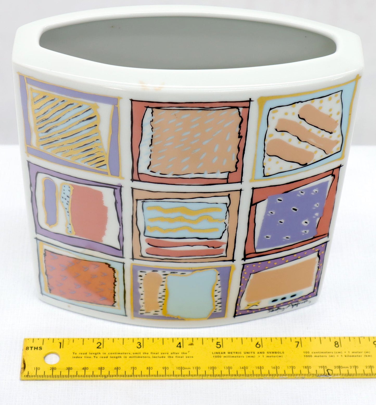 EstablishedLines 20th Century German White Porcelain Square Vase Painted Rosenthal Studio-Linie