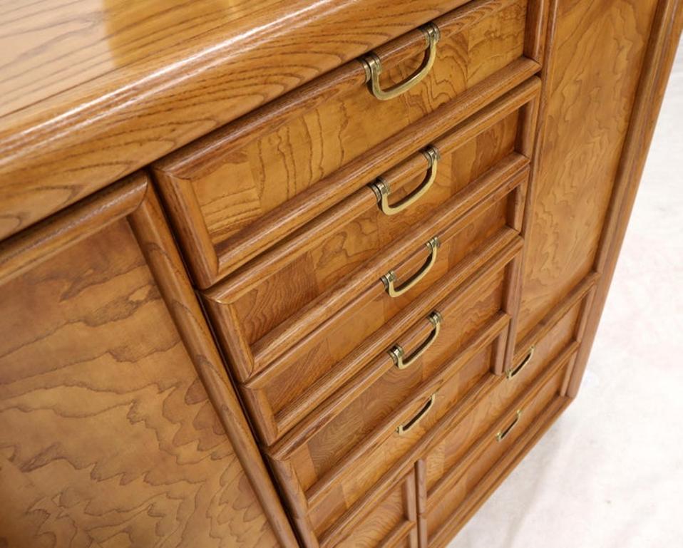Broyhill Multidrawer Gentleman's Chest Dresser w/ Two Doors Compartments