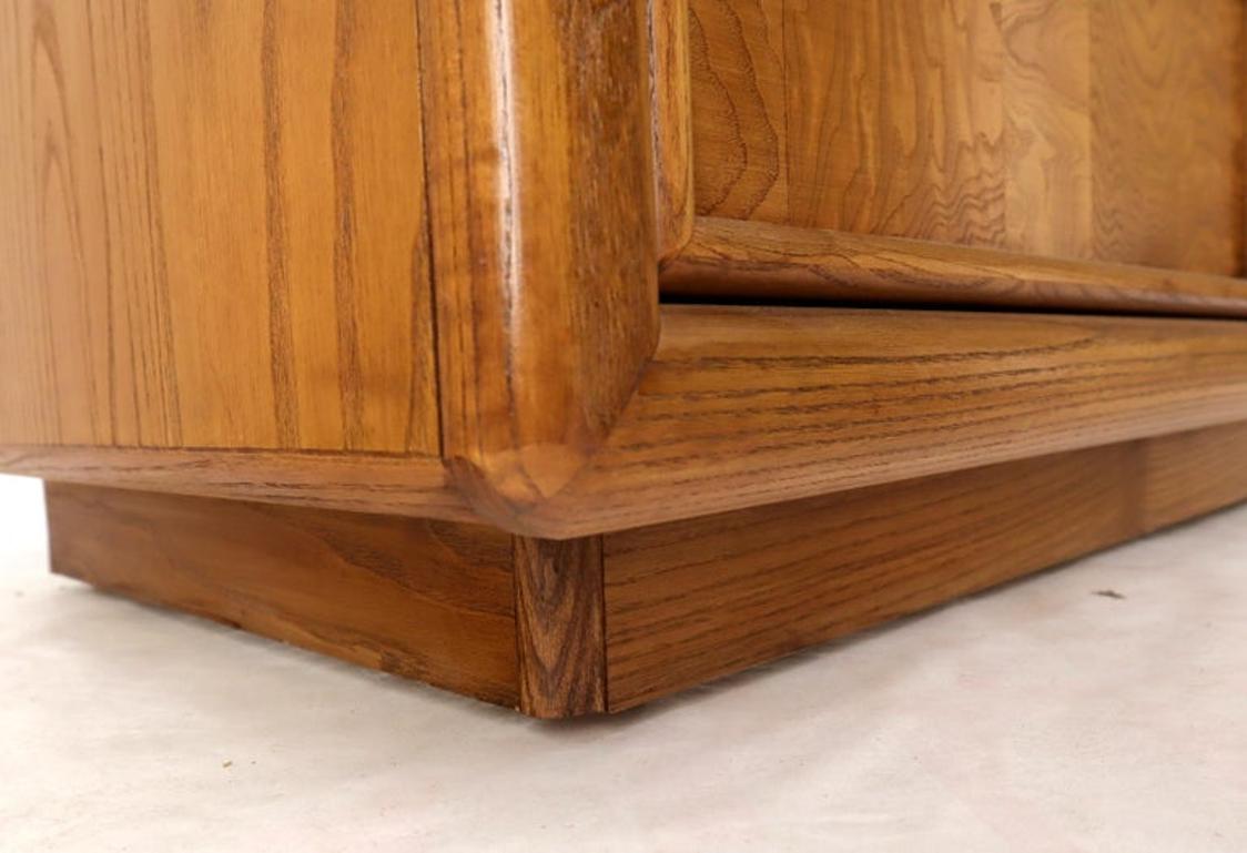 Broyhill Multidrawer Gentleman's Chest Dresser w/ Two Doors Compartments