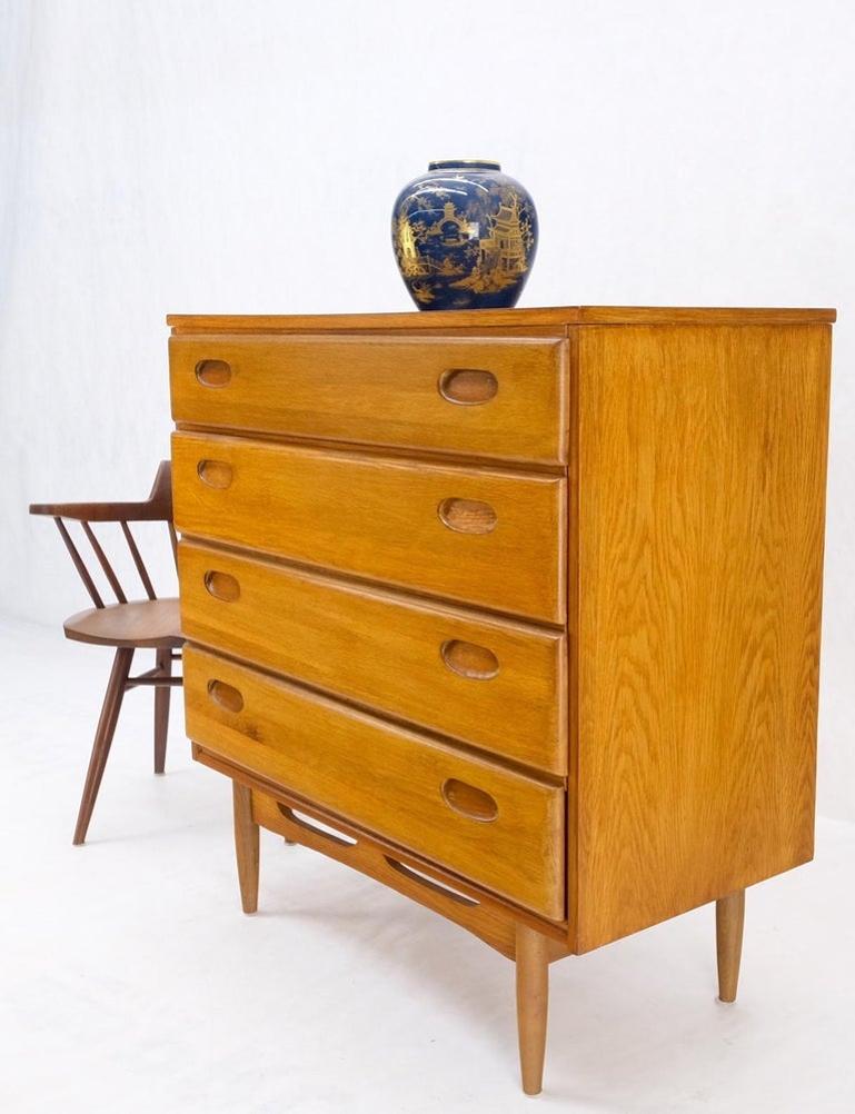 Solid Oak Mid-Century Modern 4 Drawers American Bachelor Chest Dresser Commode