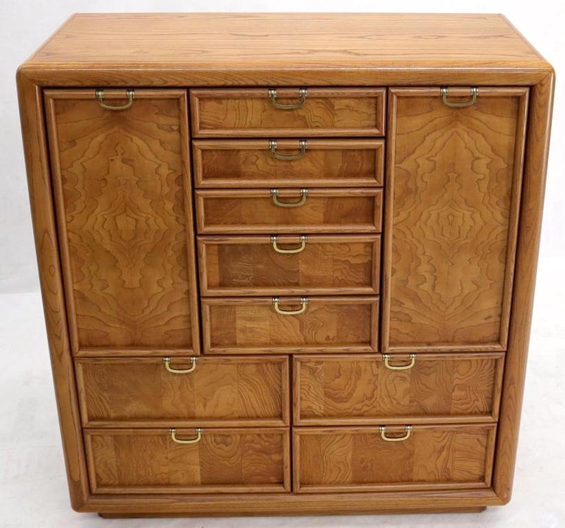 Broyhill Multidrawer Gentleman's Chest Dresser w/ Two Doors Compartments