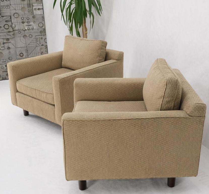 Pair Deep Seat Oatmeal Fabric Upholstery Contemporary Lounge Chair on Dowel Legs