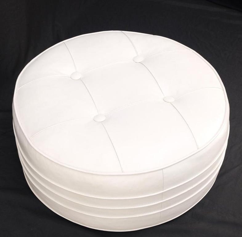 Mid-Century Modern c1970s Round White Naugahyde Tufted Pouf Ottoman Bench Mint!