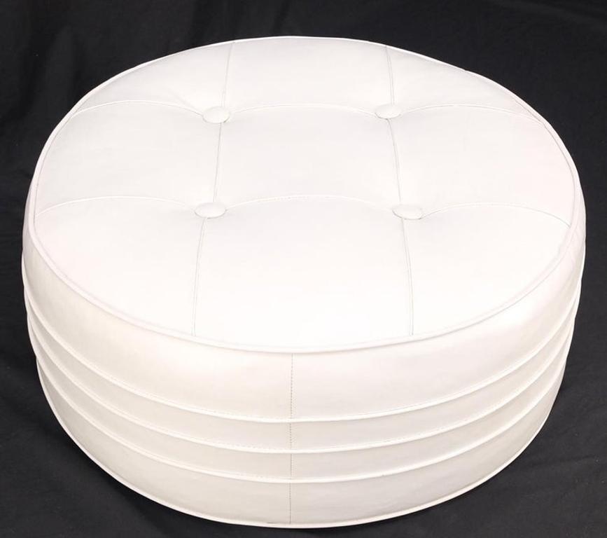 Mid-Century Modern c1970s Round White Naugahyde Tufted Pouf Ottoman Bench Mint!