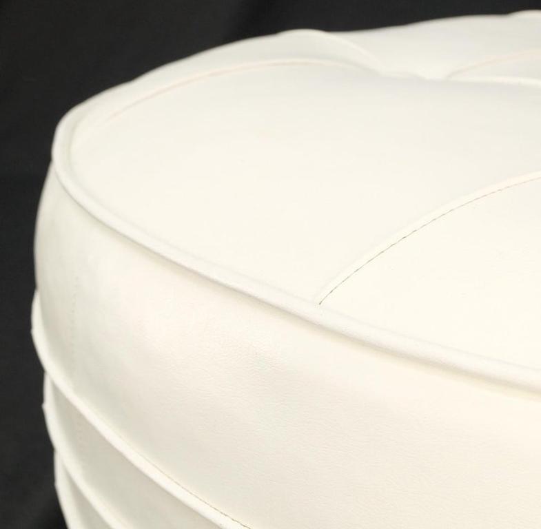 Mid-Century Modern c1970s Round White Naugahyde Tufted Pouf Ottoman Bench Mint!