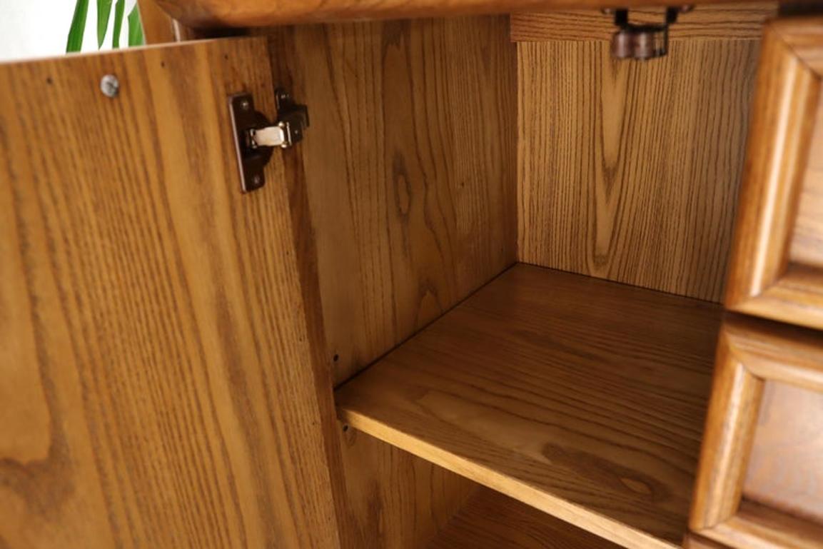 Broyhill Multidrawer Gentleman's Chest Dresser w/ Two Doors Compartments
